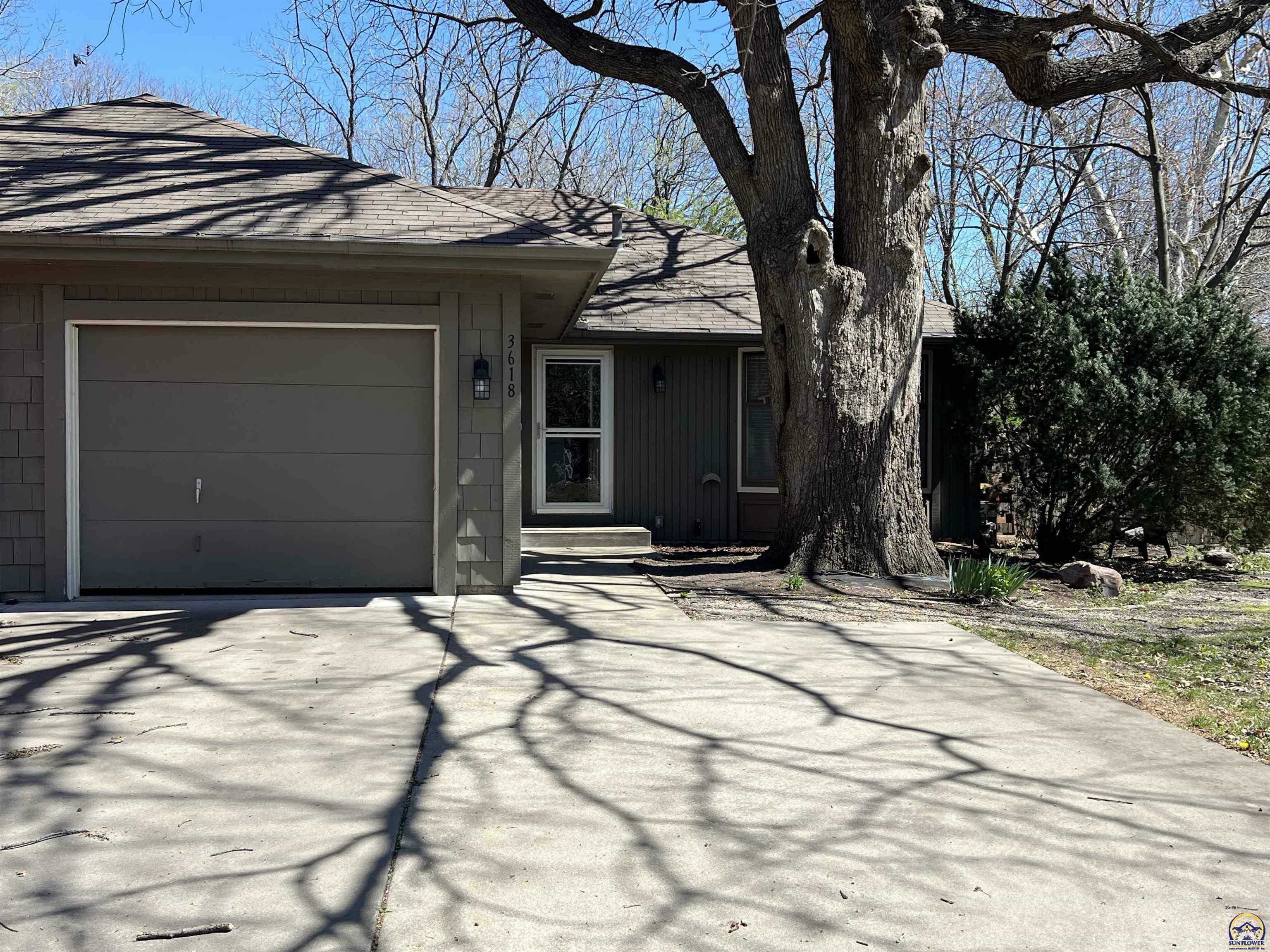 Property Photo:  3618 SW Oak Pkwy  KS 66614 