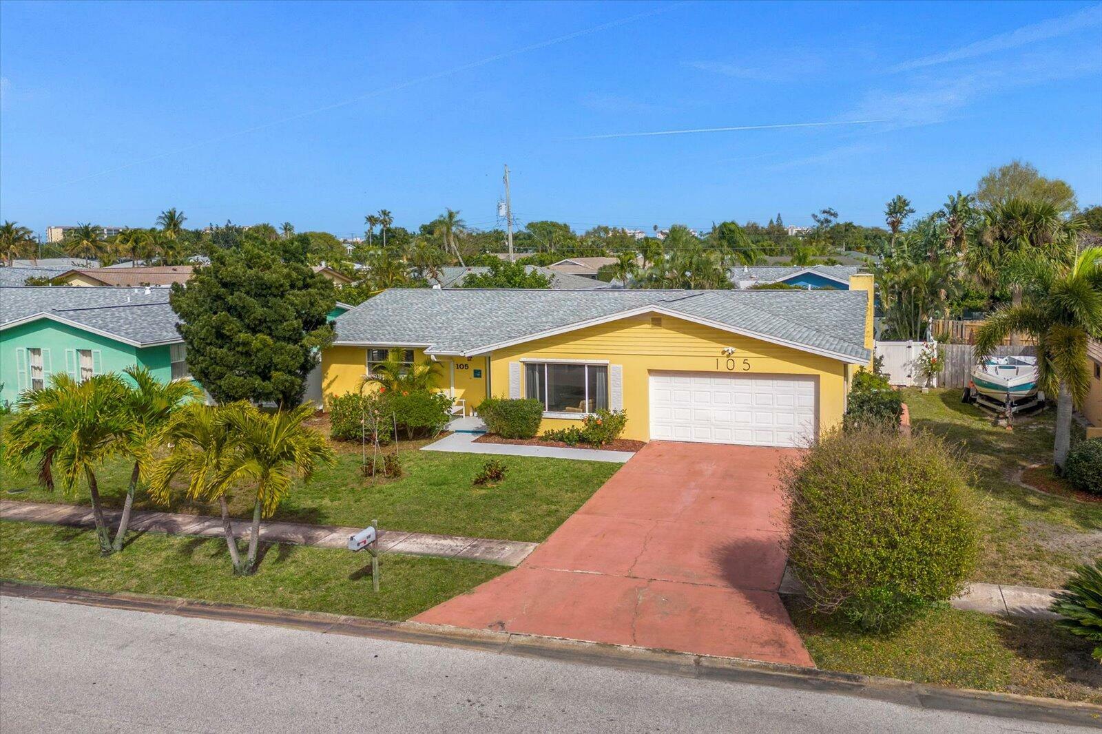 Property Photo:  105 Bay Drive N  FL 32937 