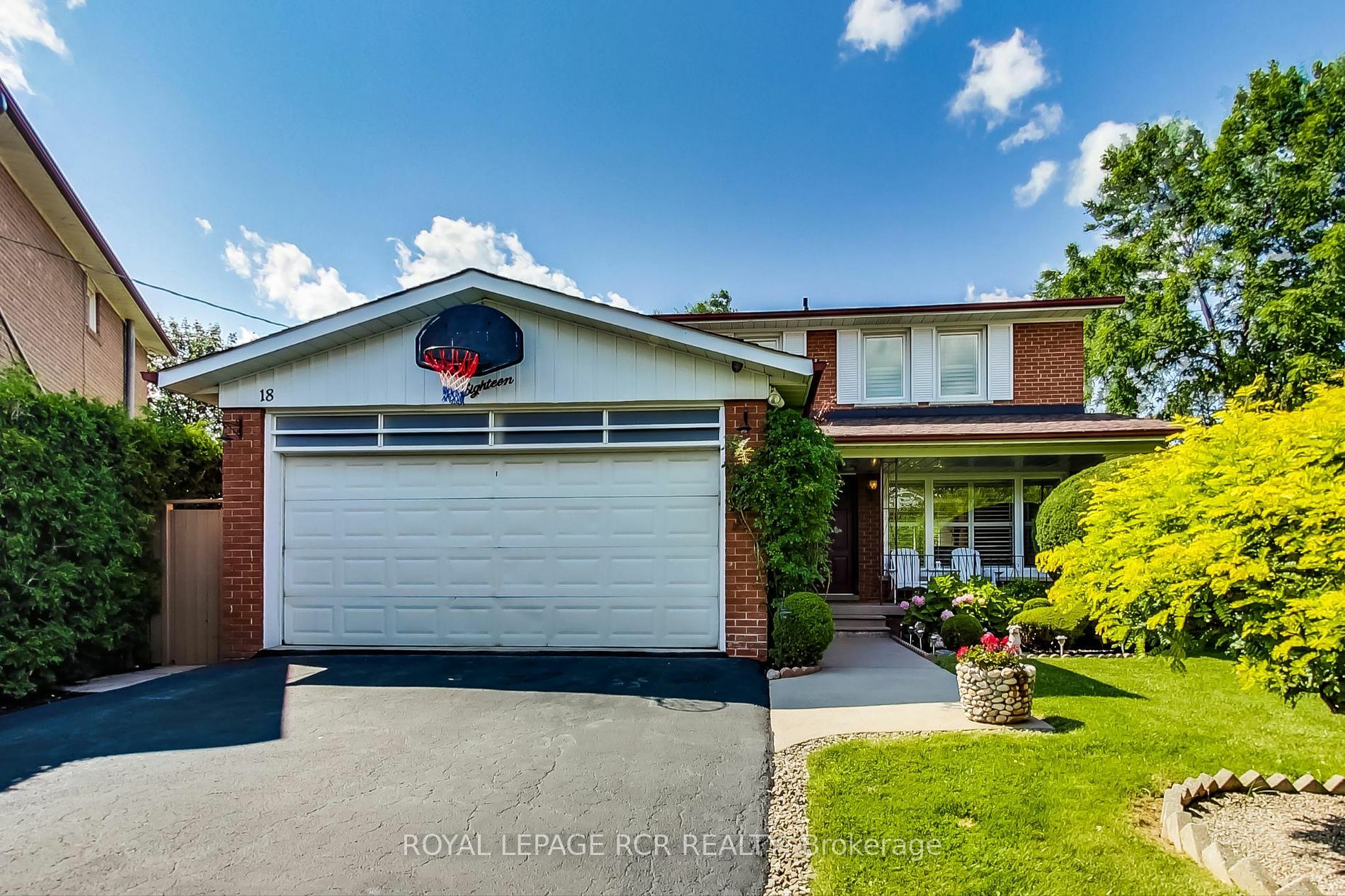 18 Terryellen Cres  Toronto ON M9C 1H7 photo