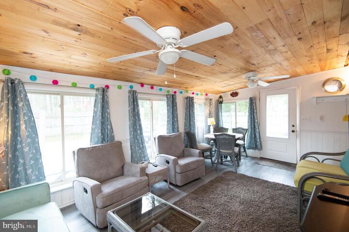 Property Photo: 819 Seabreeze Drive MD 21613