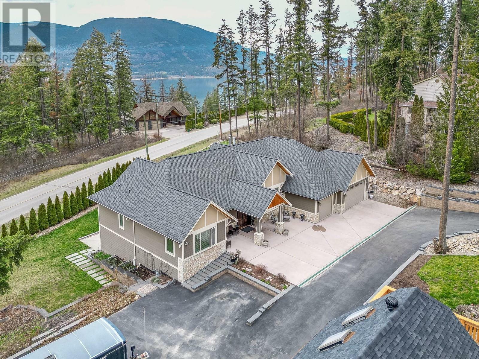 Property Photo:  3131 20 Street Northeast  BC V1E 2G9 