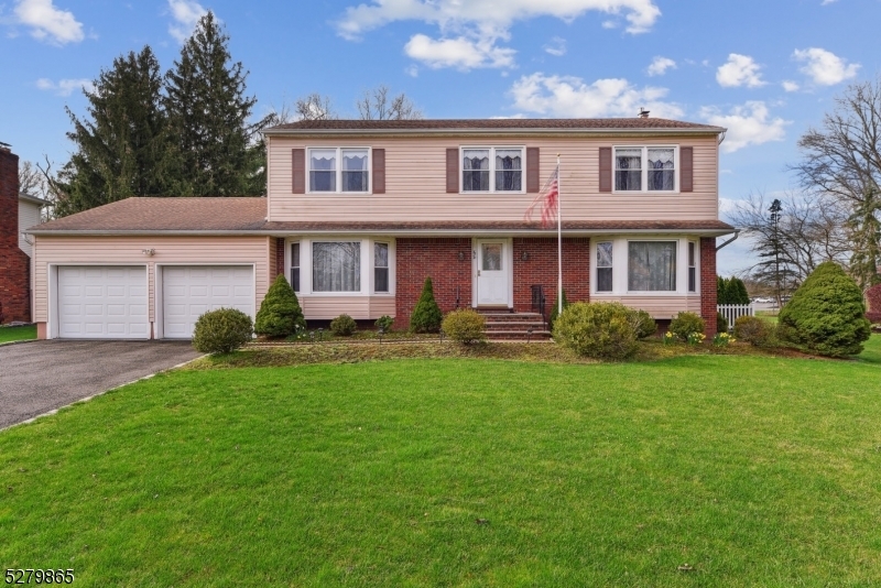 Property Photo:  68 Tanglewood Dr  NJ 07936 