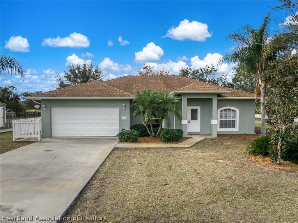 Property Photo:  1500 Chatsworth Street  FL 33852 