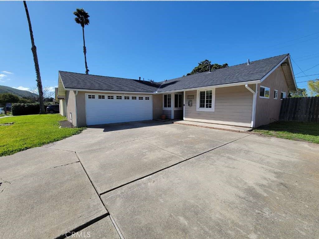 Property Photo:  1325 W Locust Avenue  CA 93436 