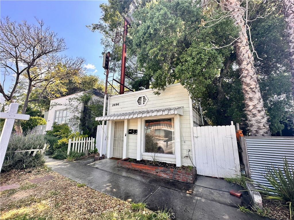 2696 Fair Oaks Avenue  Altadena CA 91001 photo