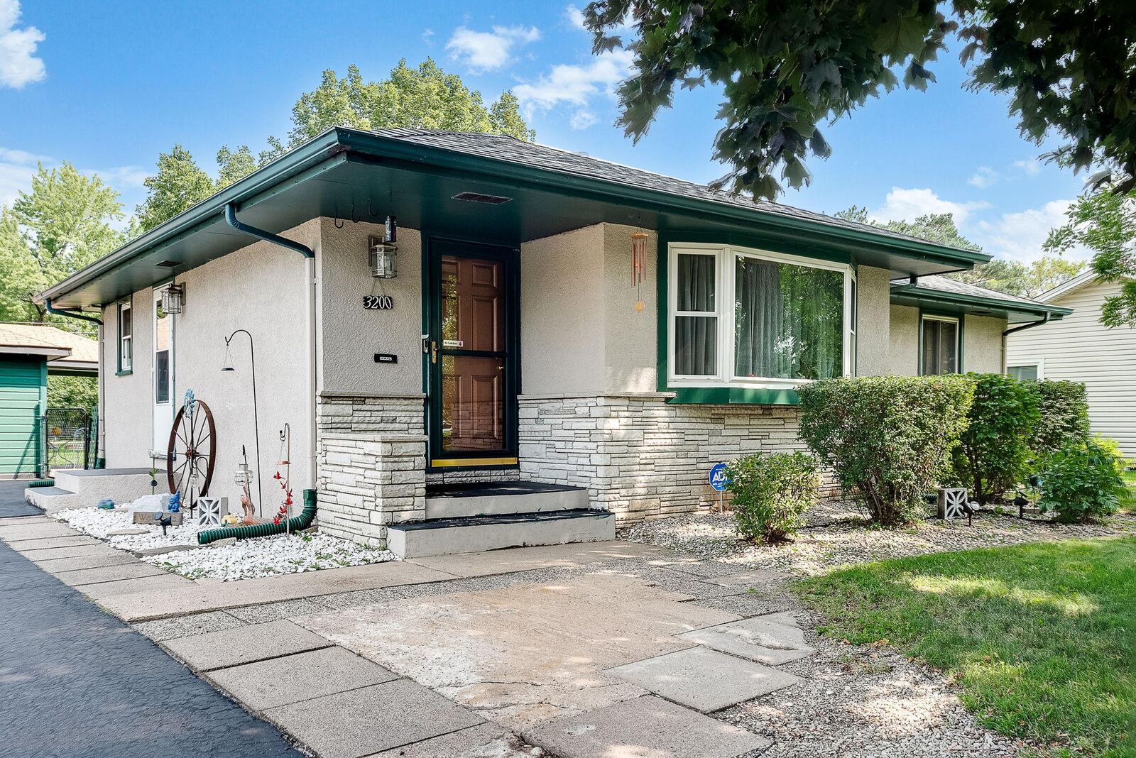 Property Photo:  3200 Mumford Road No  MN 55429 