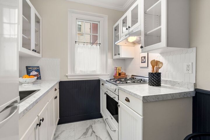 Property Photo:  56 Commonwealth Avenue 55  MA 02116 