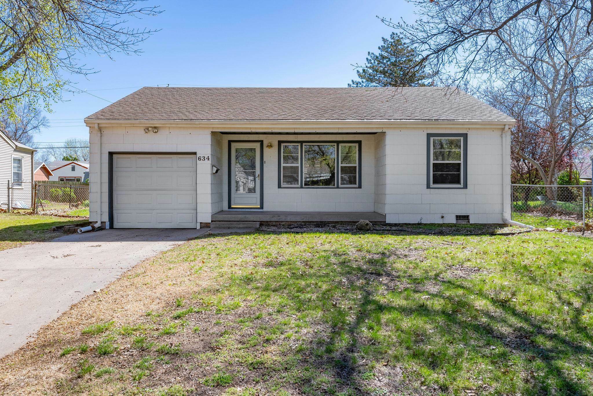 Property Photo:  634 S Brookside  KS 67218 