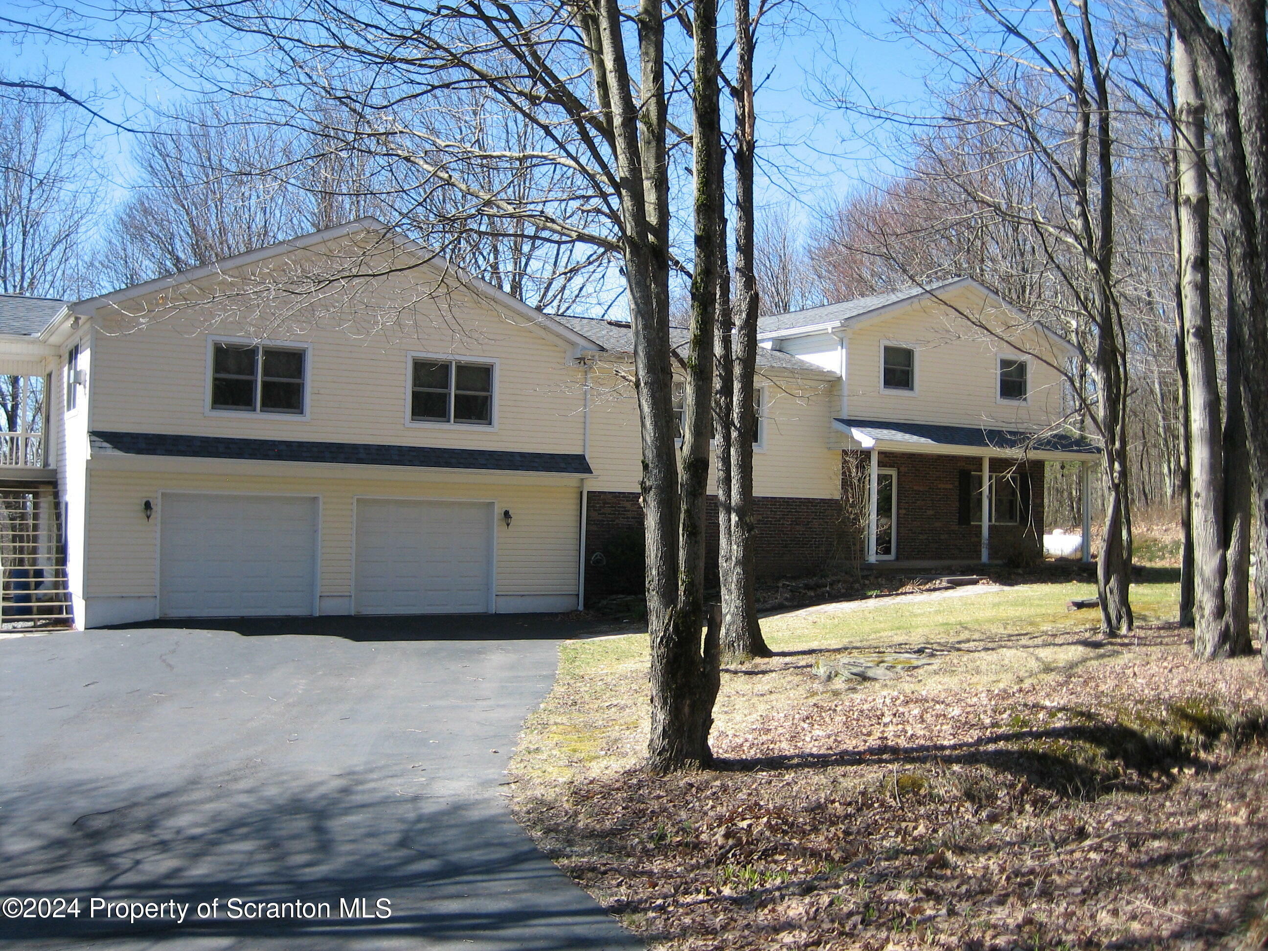 Property Photo:  105 Elkview Drive  PA 18421 