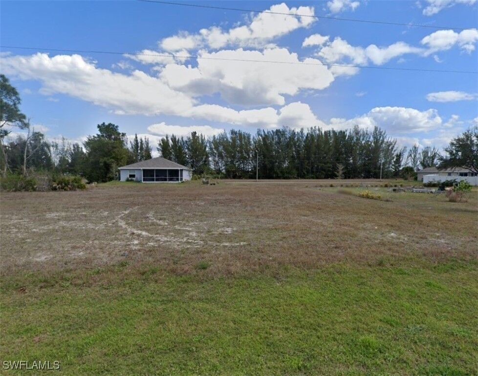 Property Photo:  3621 NE 13th Avenue  FL 33909 