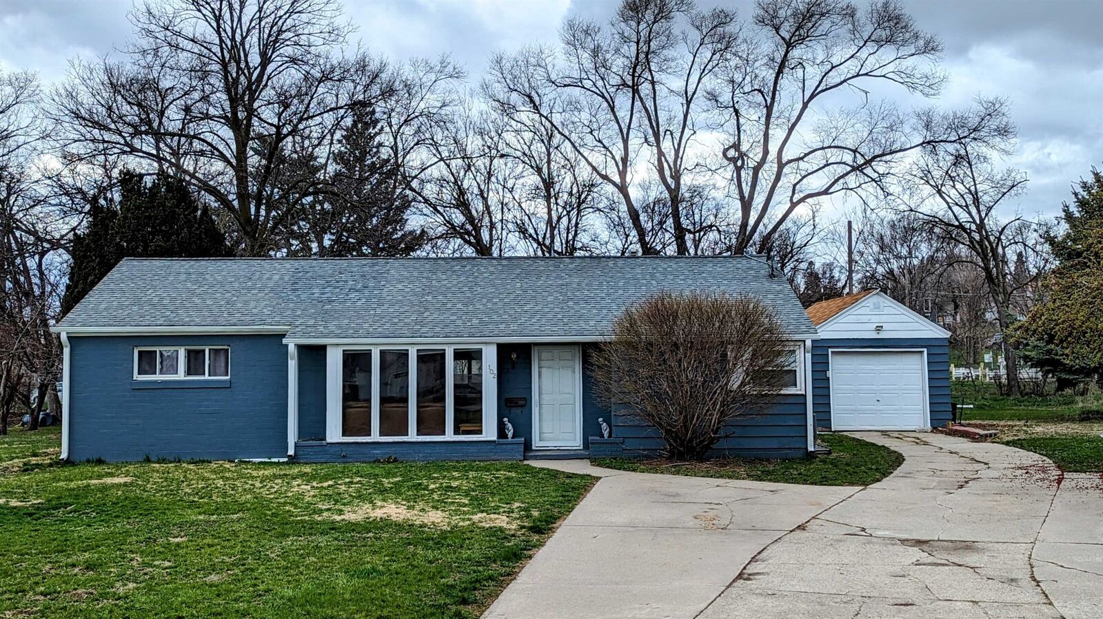 Property Photo: 102 S 13th Place Circle NE 68701