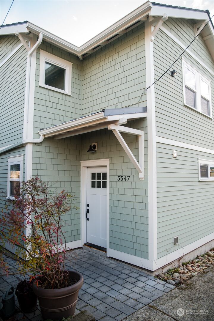 5547 34th Avenue NE  Seattle WA 98105 photo