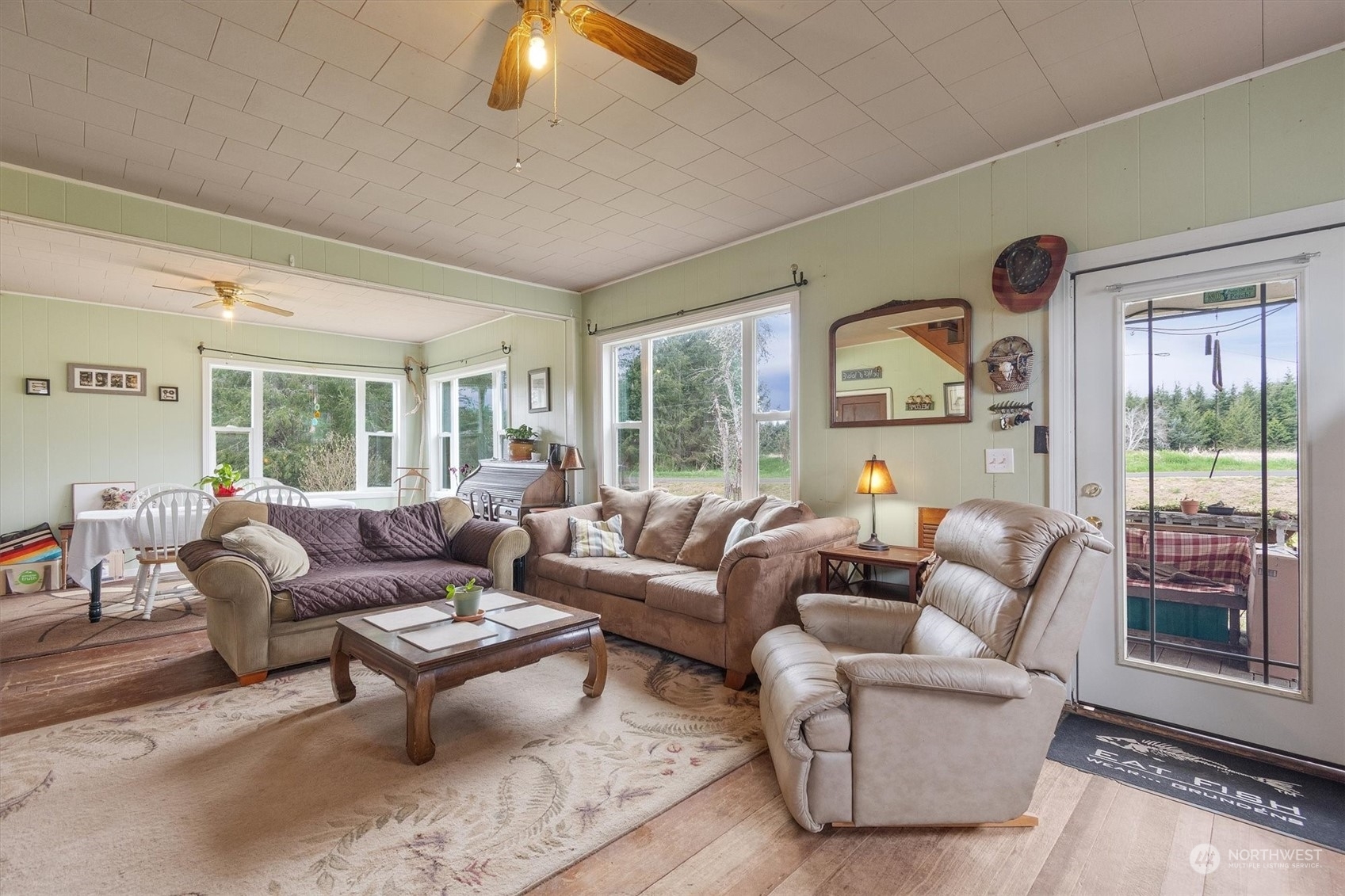 Property Photo:  322 East Valley Road  WA 98647 