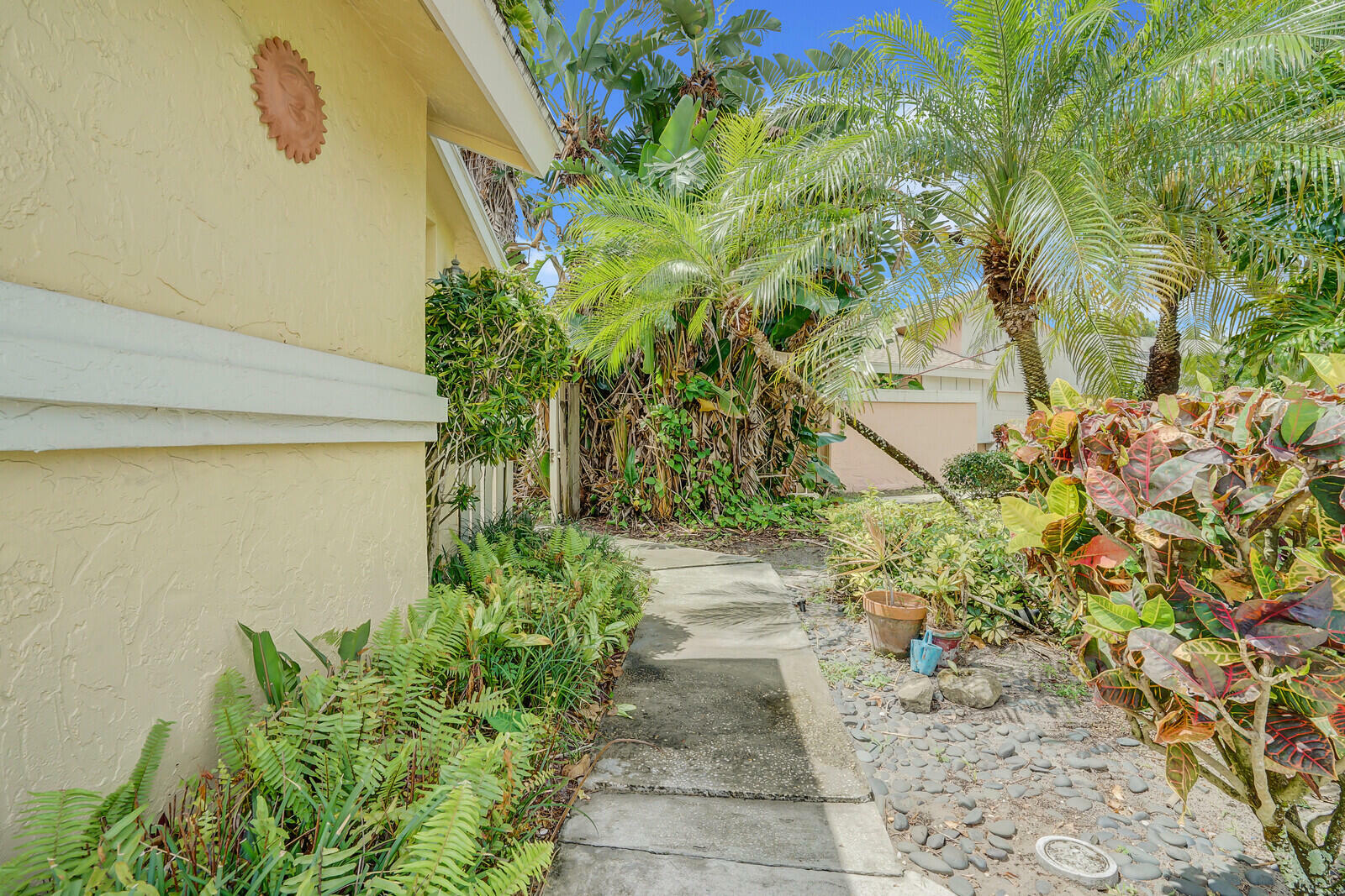 Property Photo:  1005 NW 18th Avenue  FL 33445 