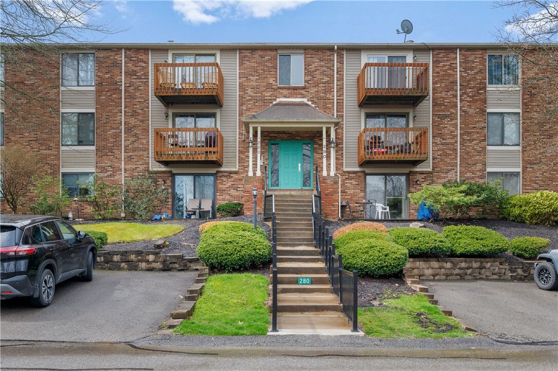 Property Photo:  28014 Evergreen Run  PA 15126 