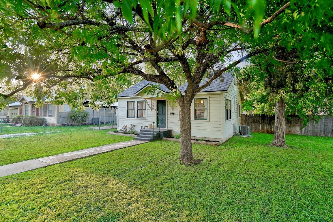 Property Photo:  906 E Liberty Avenue  TX 78664 