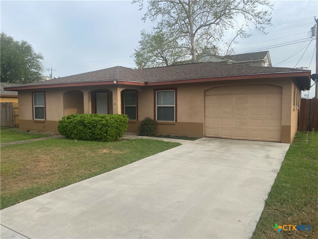 Property Photo: 1403 Canary Lane TX 78155