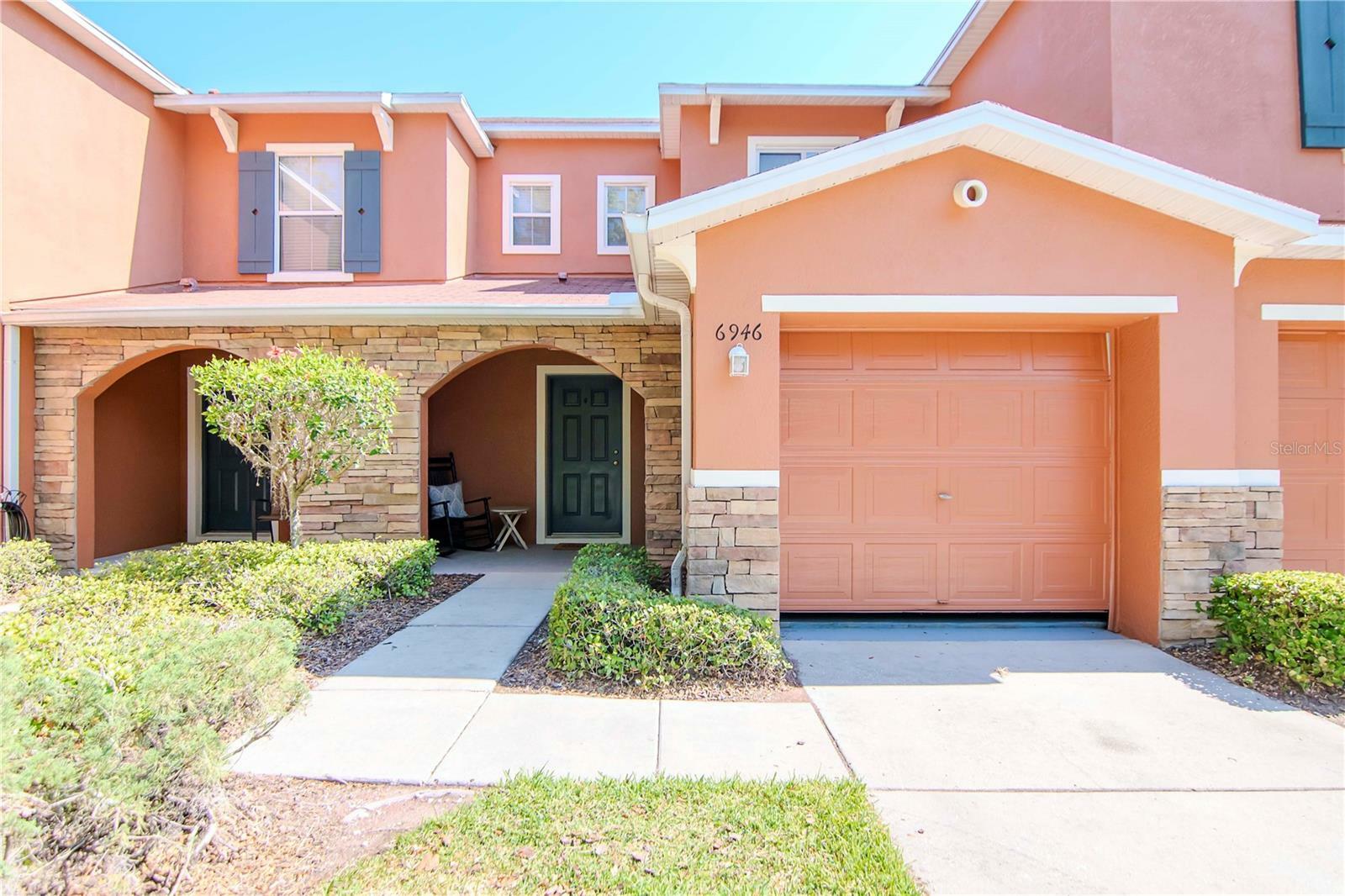 Property Photo:  6946 Hawthorne Trace Lane  FL 33578 