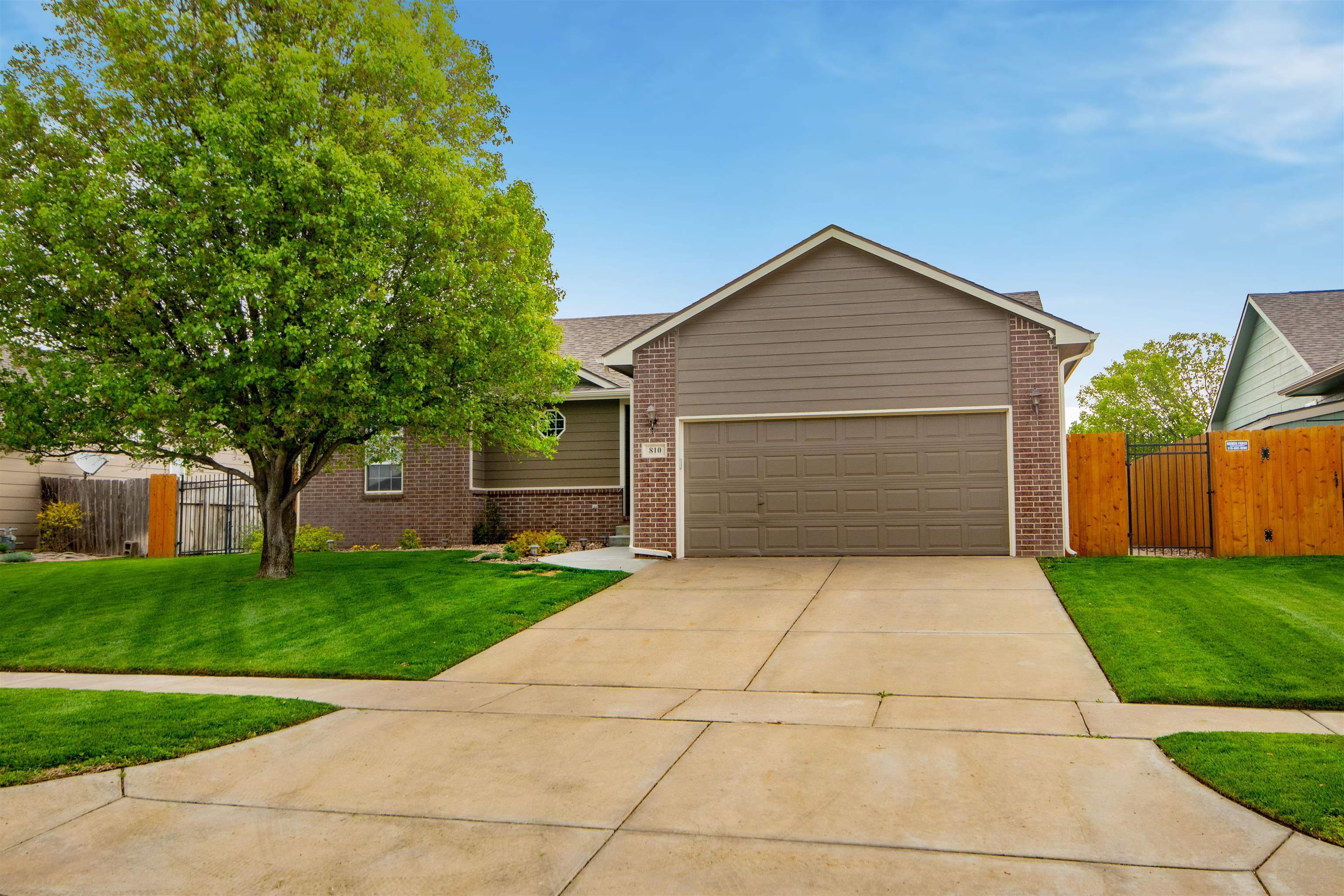 Property Photo:  810 N Bay Country Cir  KS 67235 