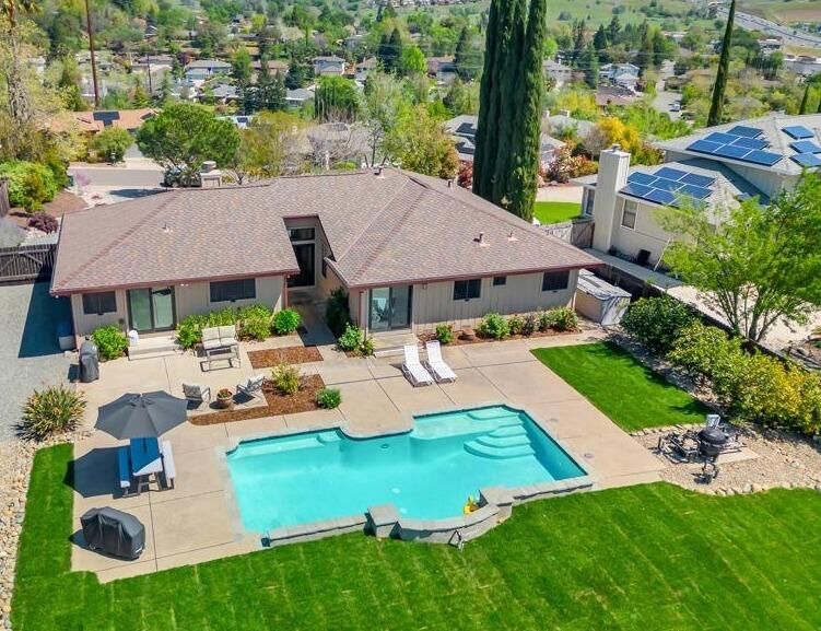 Property Photo: 393 Platt Circle CA 95762