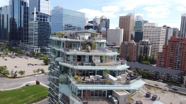 Property Photo: 738 1 Avenue SW 1307 AB T2P 5G8