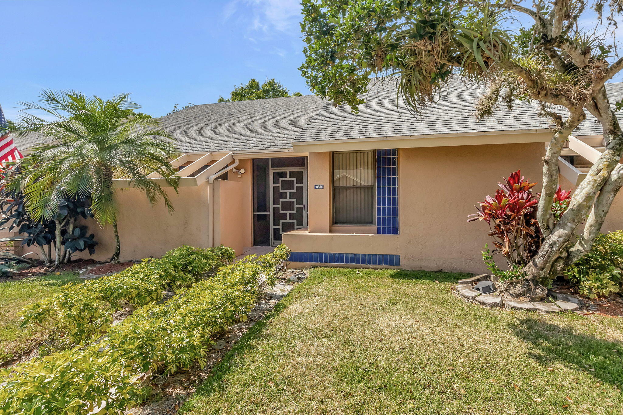 Property Photo:  10884 Waterberry Court  FL 33498 