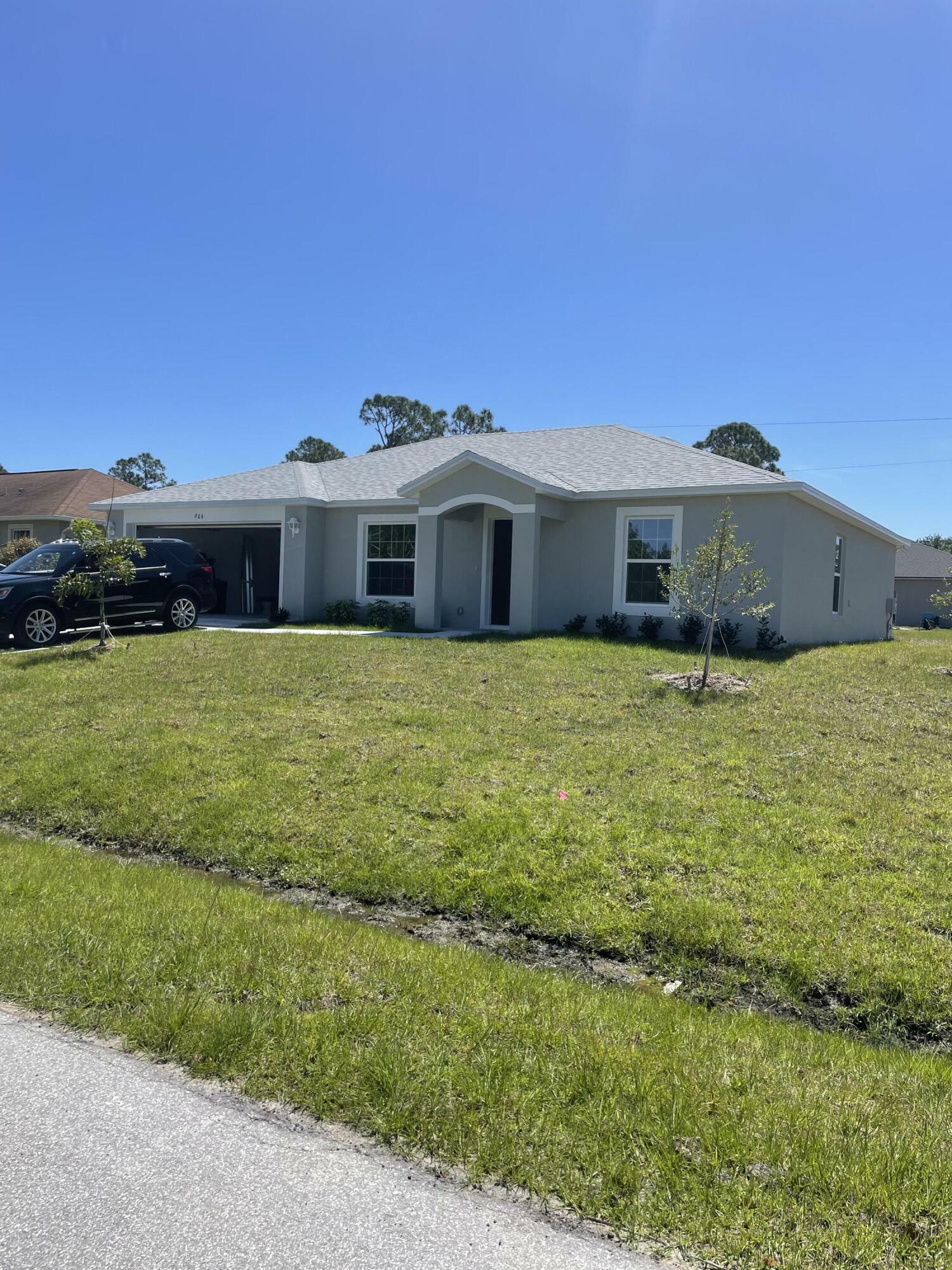 Property Photo: 906 Wheatley Street SE FL 32909
