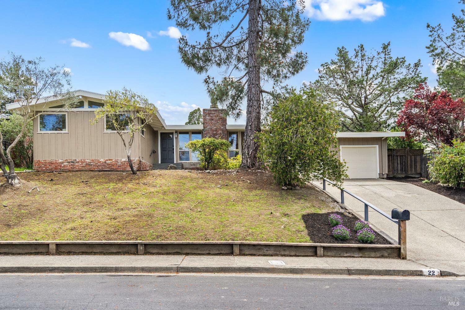 Property Photo:  22 Manor View Drive  CA 94930 