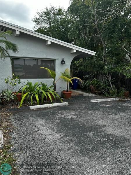 Property Photo:  728 NE 14th Ave 2  FL 33304 