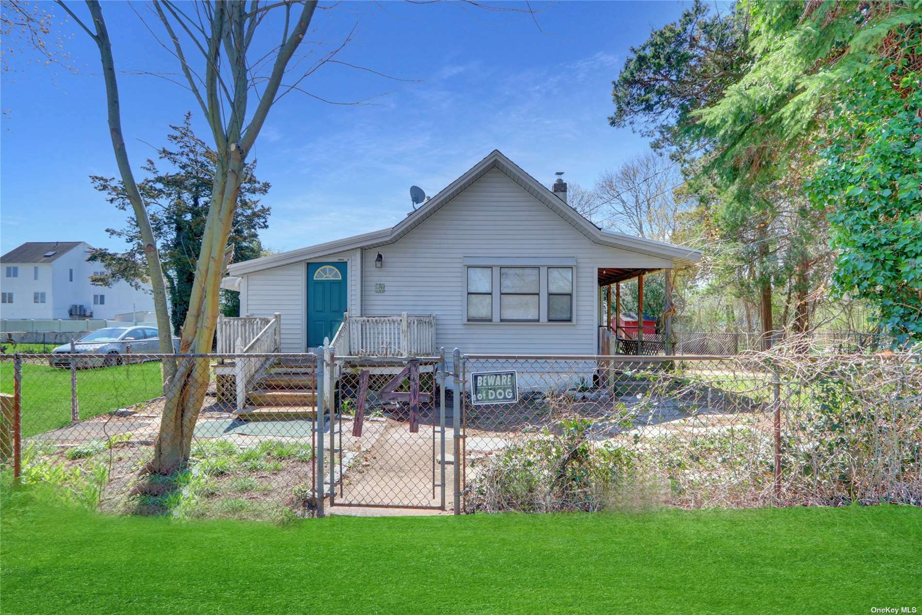 Property Photo: 14 W Maple Rd W NY 11951