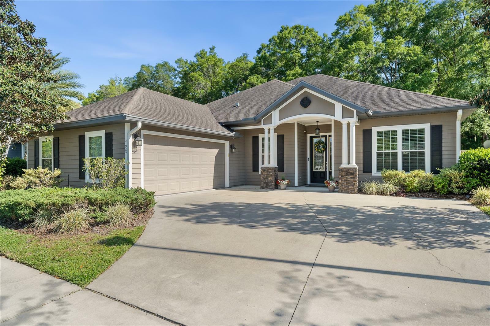 Property Photo: 7987 SW 80th Lane FL 32608