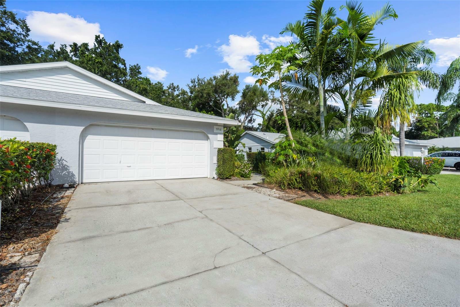 Property Photo:  5916 Bonaventure Place  FL 34243 