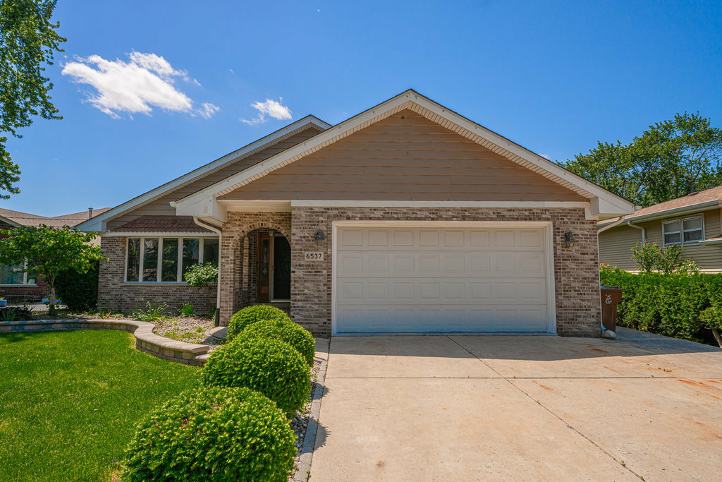 Property Photo:  6537 Crescent Court  IL 60453 