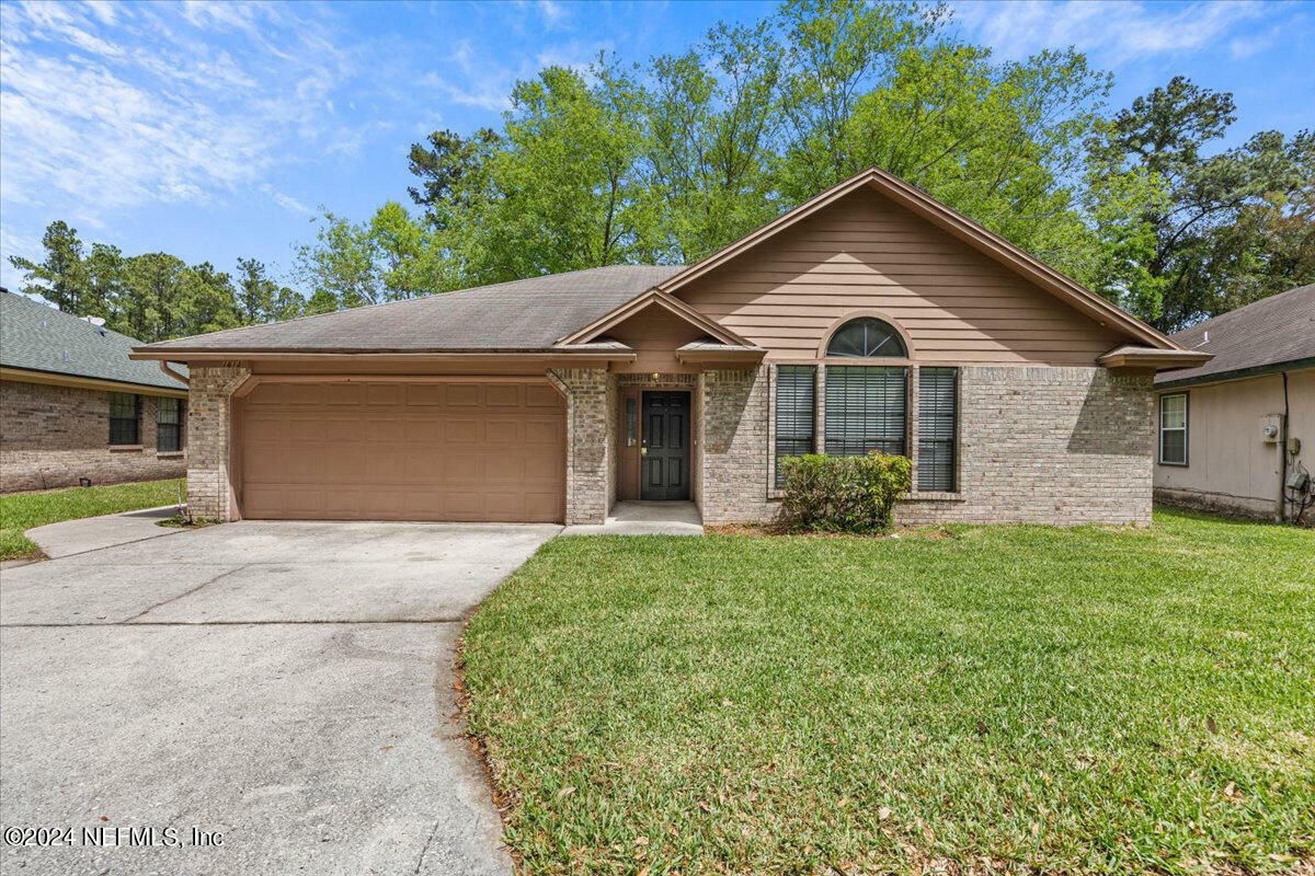 Property Photo:  1613 Spring Branch Drive E  FL 32221 