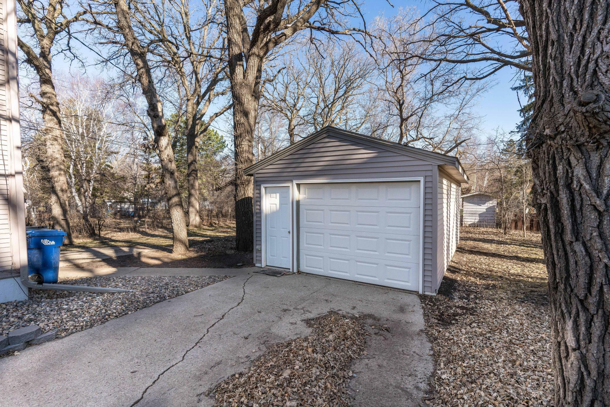 Property Photo:  709 E Beech Avenue  MN 56537 