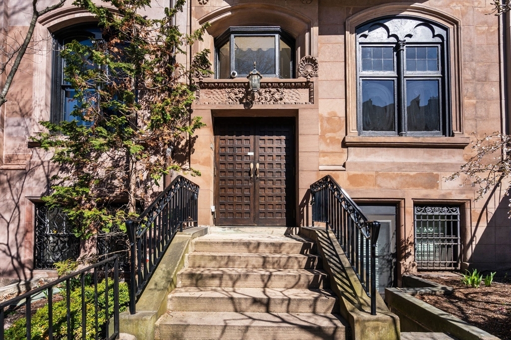 Property Photo: 206 Beacon St 4 MA 02116