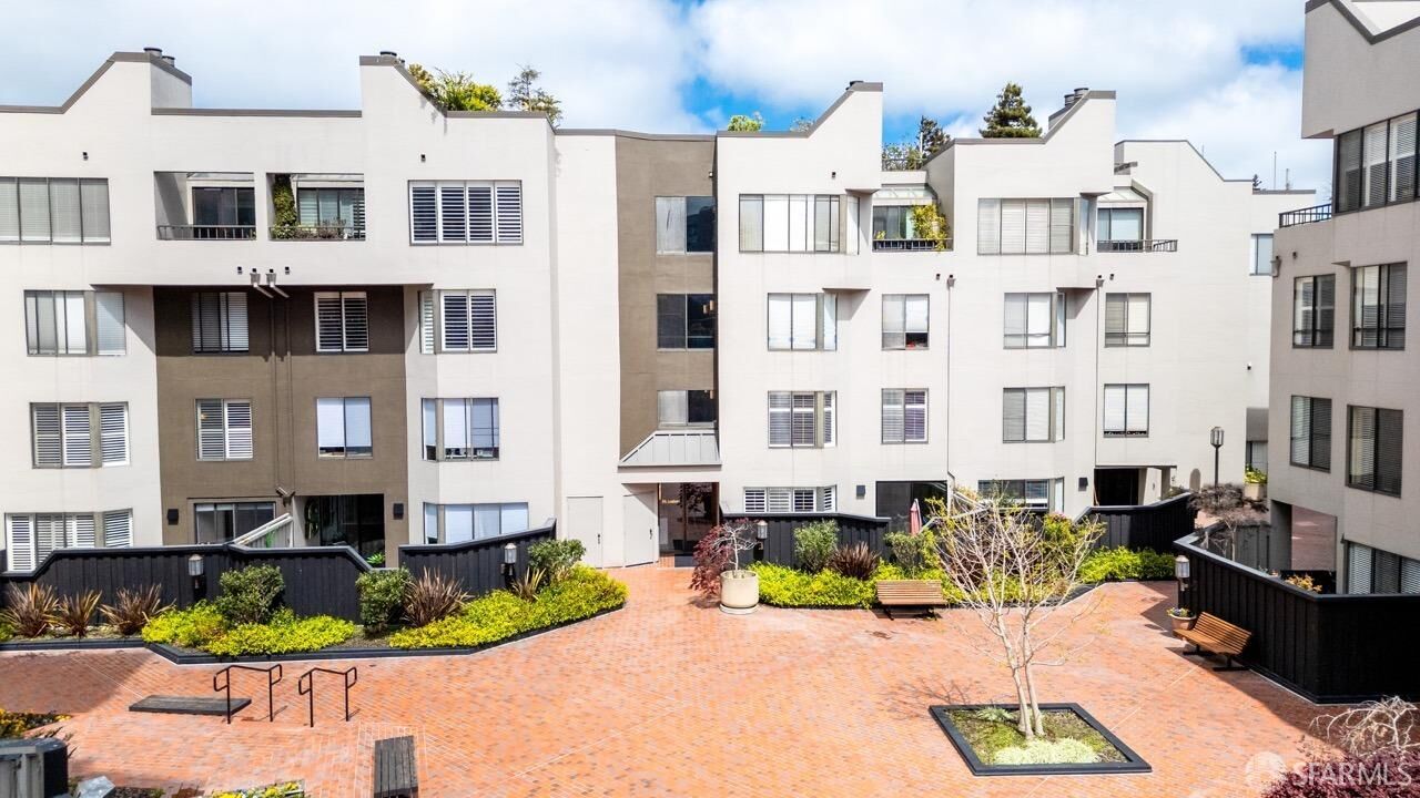 Property Photo: 154 Lombard Street 55 CA 94111