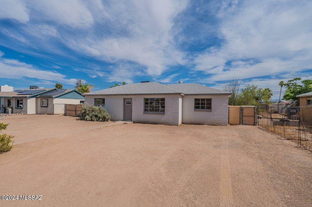 Property Photo:  826 W Calle Milu  AZ 85706 