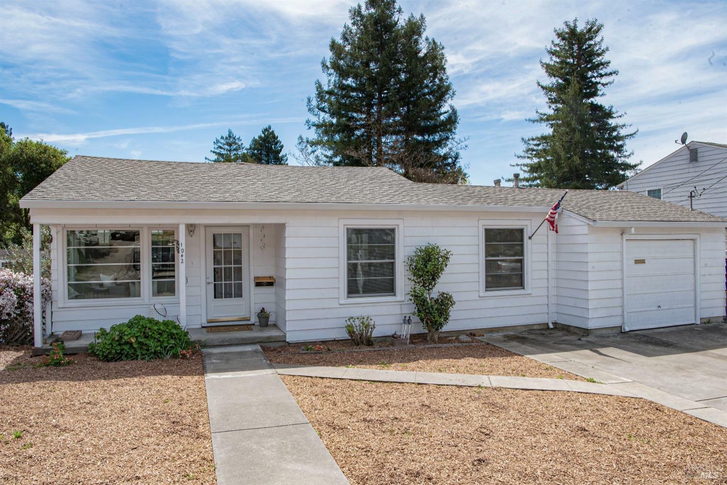 Property Photo:  1042 Danbeck Avenue  CA 95404 