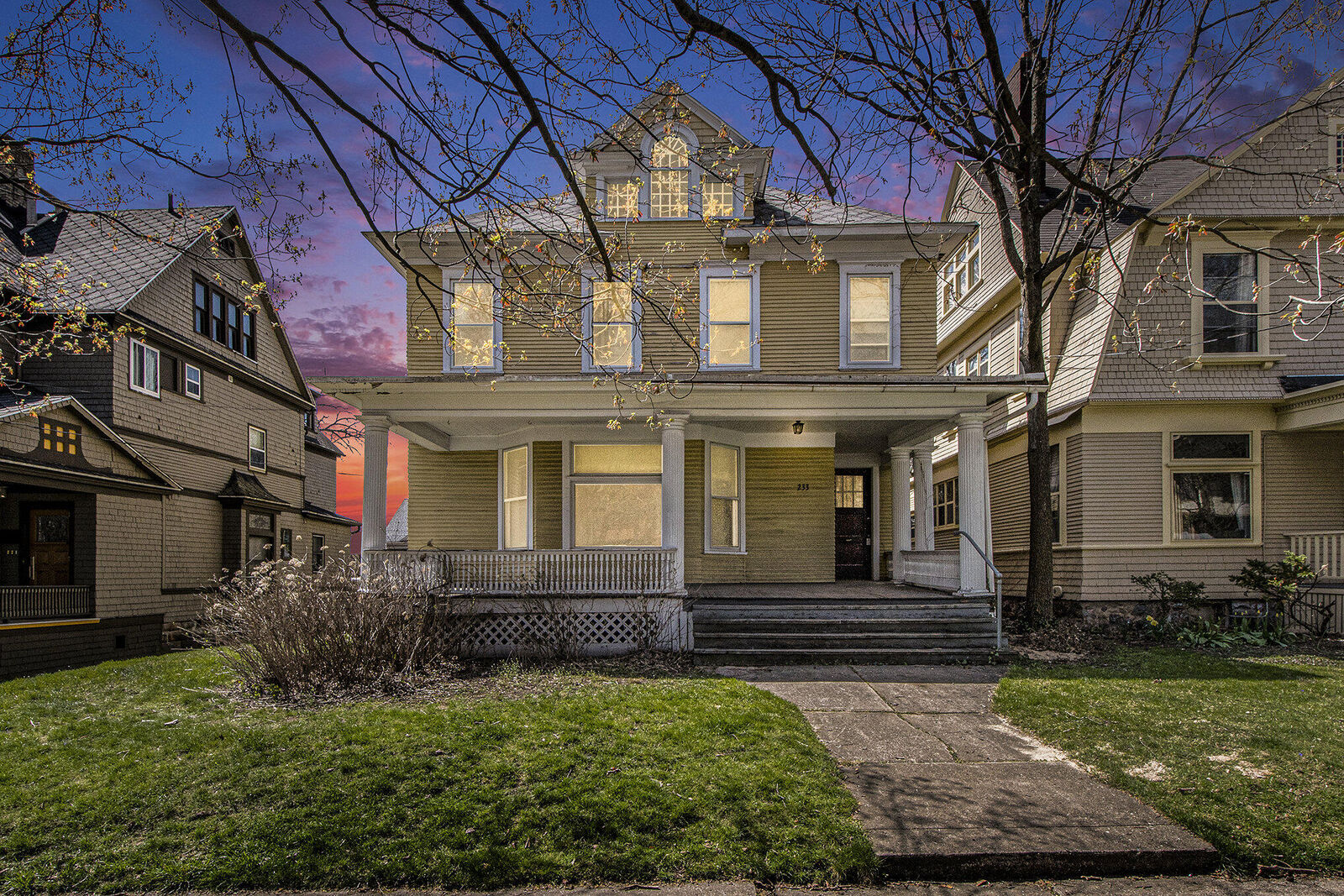 Property Photo:  233 Morris Ave SE Avenue SE  MI 49503 