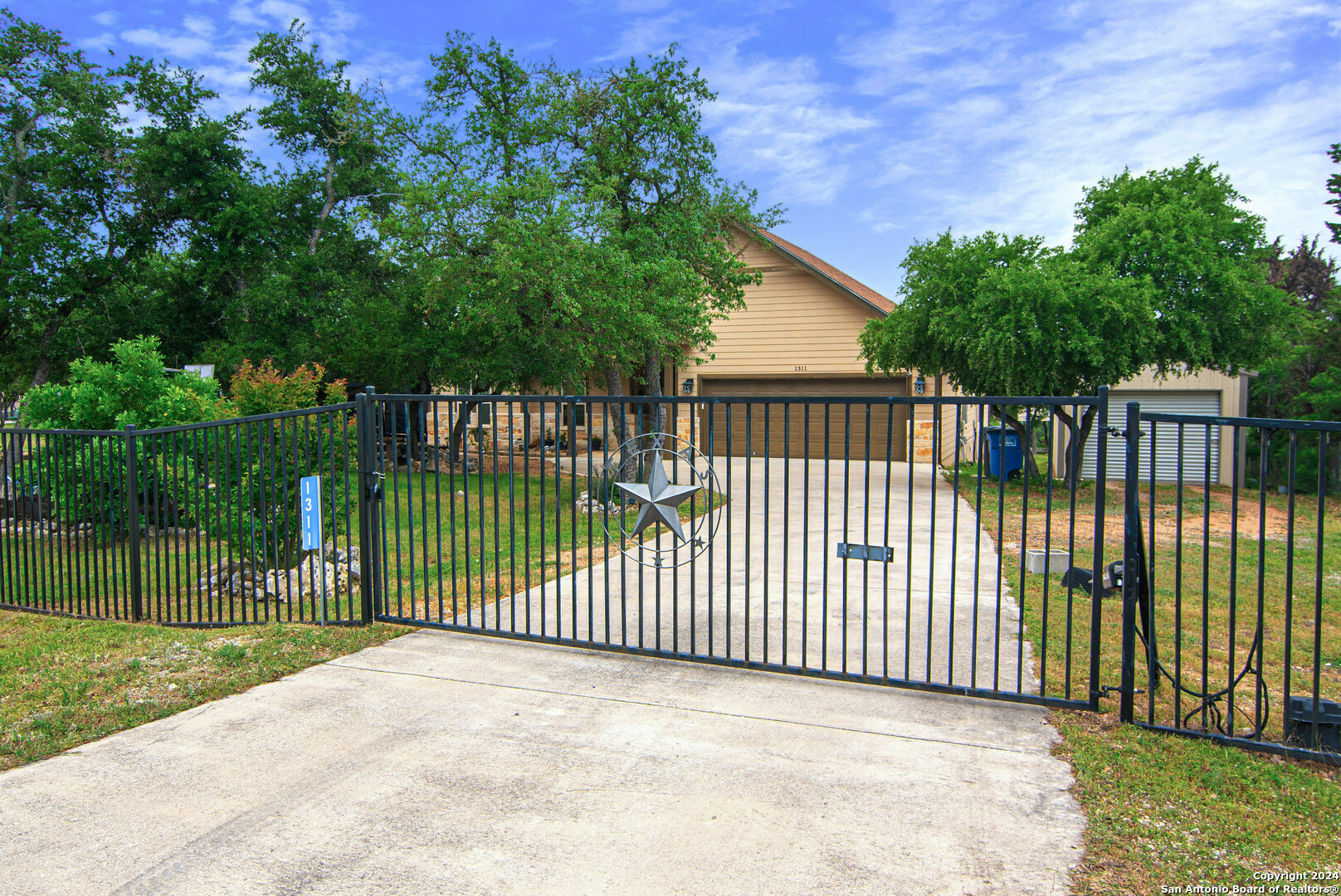 Property Photo:  1311 Heritage Hill  TX 78133 