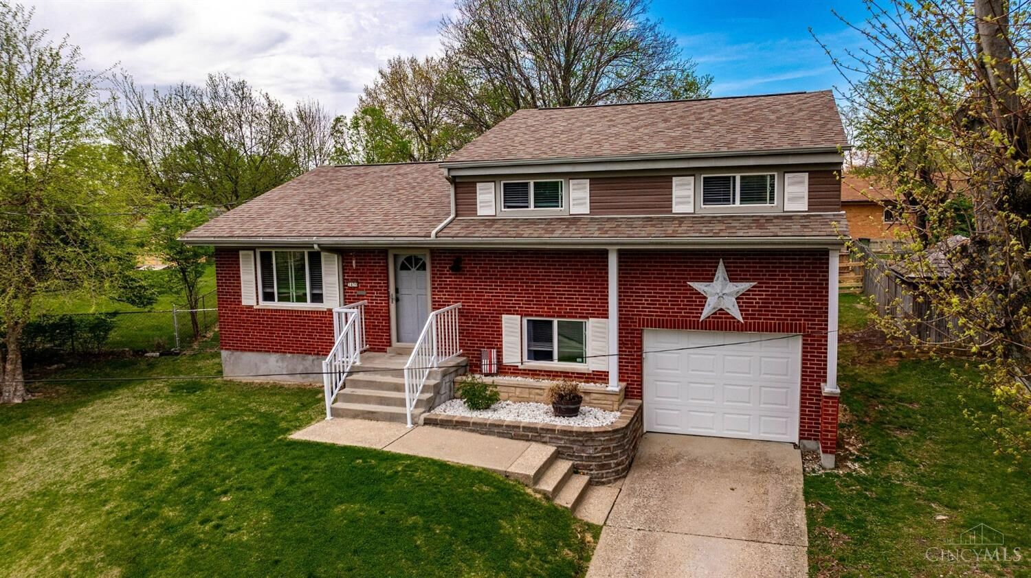 Property Photo: 5490 Hyacinth Terrace OH 45248