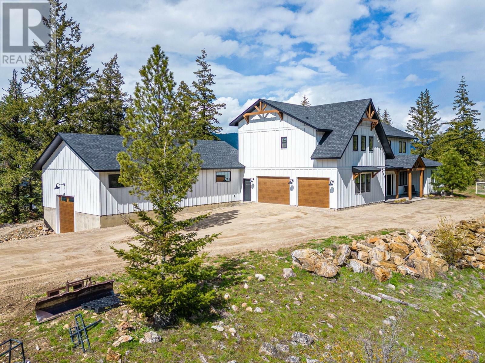 Property Photo:  460 Shuswap Chase Cr Rd  BC  