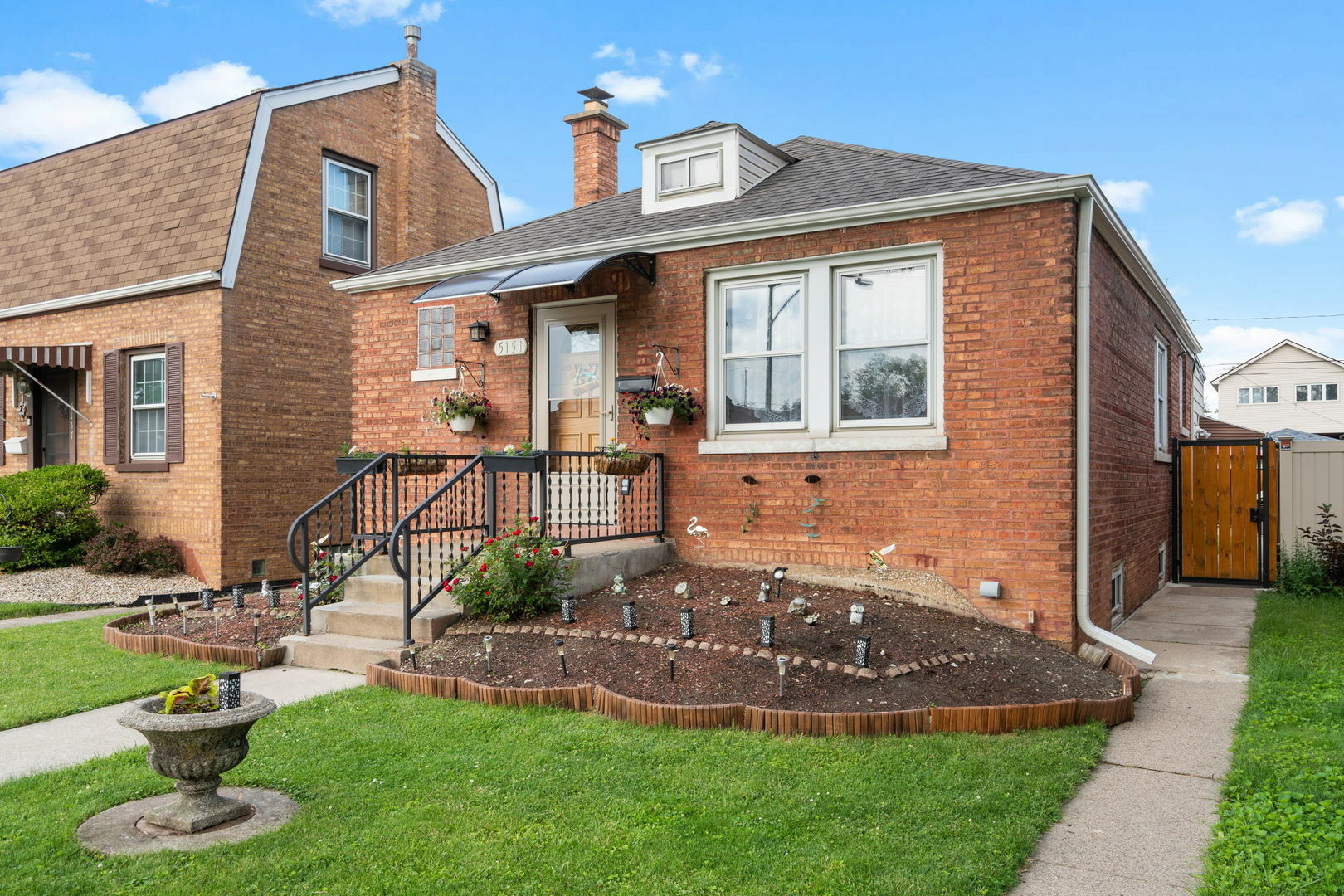 Property Photo:  5151 S Massasoit Avenue  IL 60638 