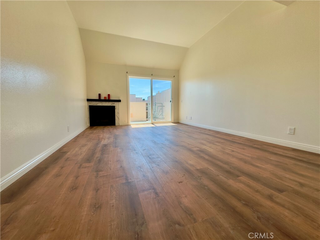 Property Photo:  450 E 4th Street 405  CA 92701 