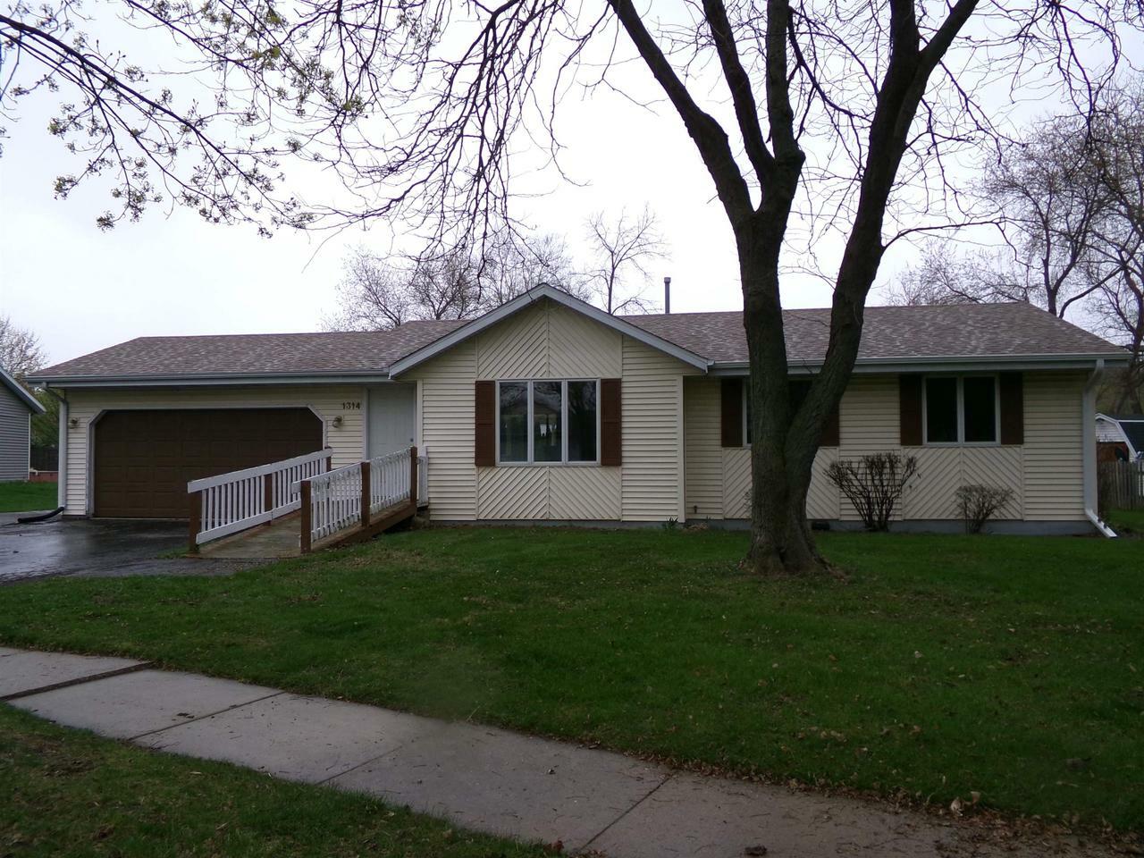 1314 Commonwealth Drive  Fort Atkinson WI 53538 photo