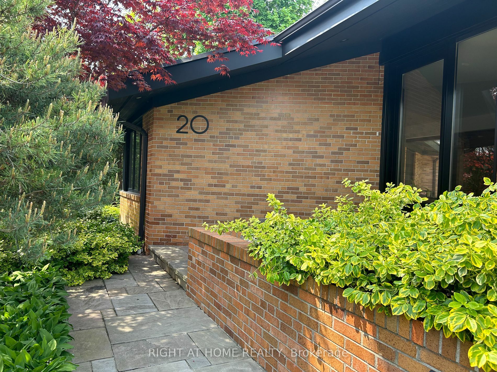 Property Photo:  20 Lower Links Rd  ON M2P 1H6 