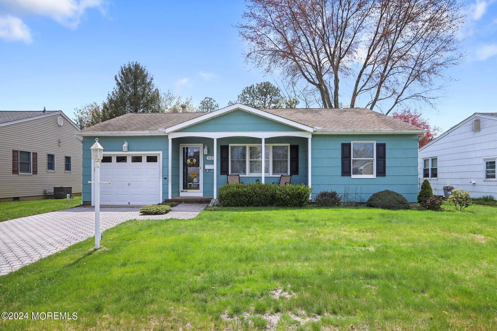 Property Photo:  1127 Edgebrook Drive S  NJ 08757 