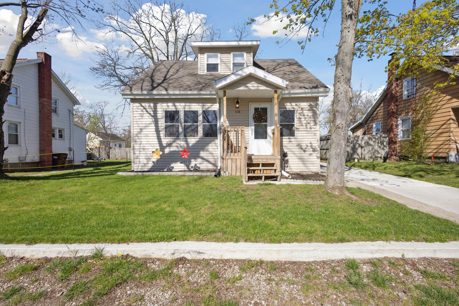 Property Photo:  108 Second Street  MI 49203 