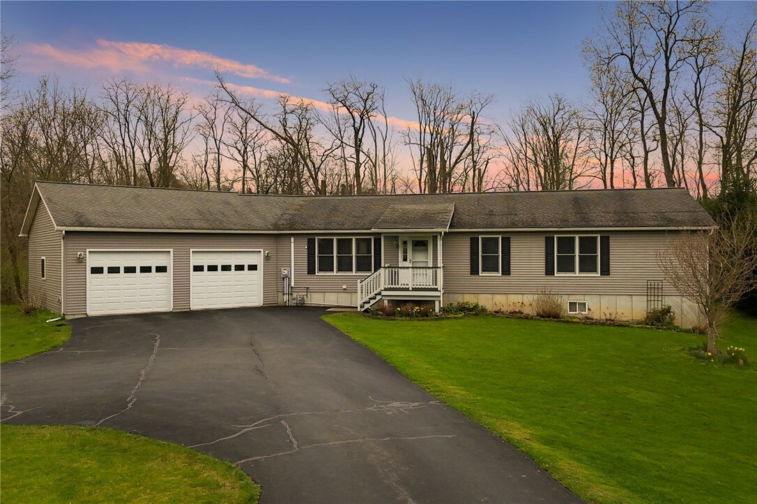 Property Photo:  115 The Meadows  NY 14867 